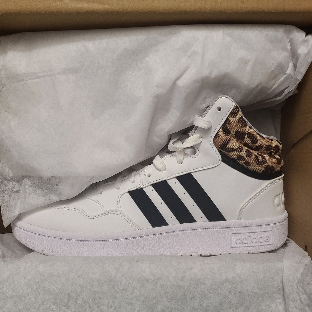 Adidas hoops 3.0, women's size 7.5 sneakers.